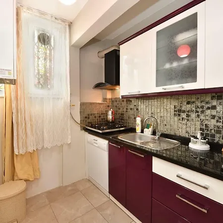 Lux, Cozy & Quite With Balcony At Taksim&istiklal