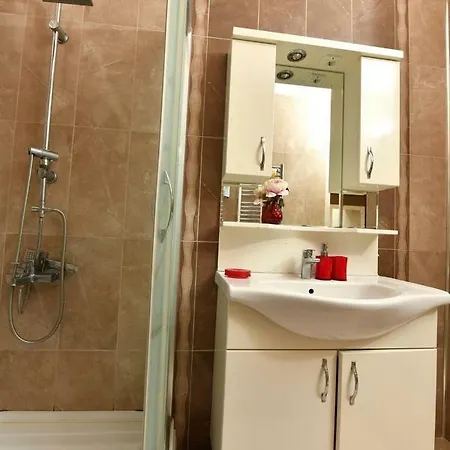 아파트 Lux, Cozy & Quite With Balcony At Taksim&istiklal 이스탄불