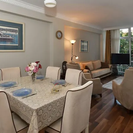 Lux, Cozy & Quite With Balcony At Taksim&istiklal Istanbul