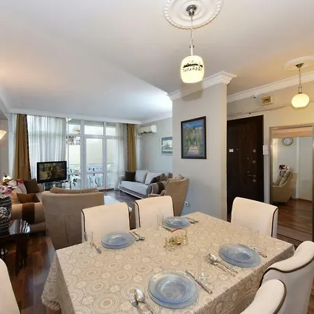 Lux, Cozy & Quite With Balcony At Taksim&istiklal Apartment Istanbul