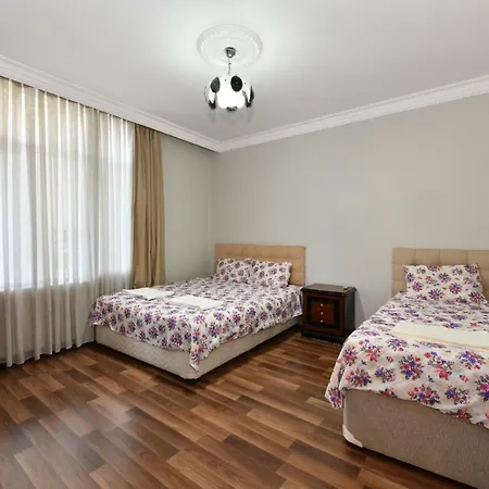 Lux, Cozy & Quite With Balcony At Taksim&istiklal * Istanbul