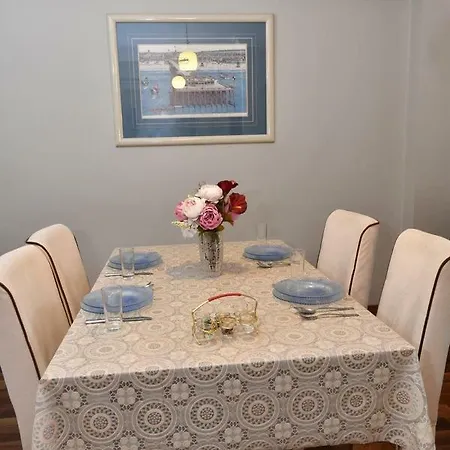 Lux, Cozy & Quite With Balcony At Taksim&istiklal * Istanbul