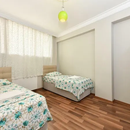 Lux, Cozy & Quite With Balcony At Taksim&istiklal Apartment *