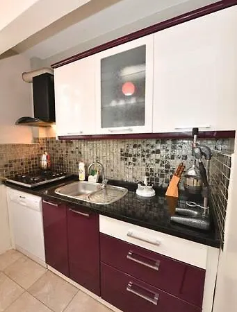 Lux, Cozy & Quite With Balcony At Taksim&istiklal * Istanbul
