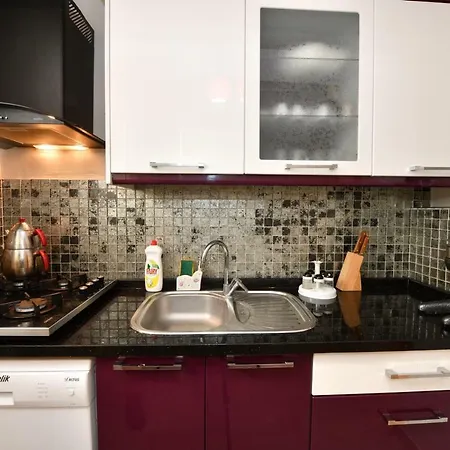 Lux, Cozy & Quite With Balcony At Taksim&istiklal Apartment *
